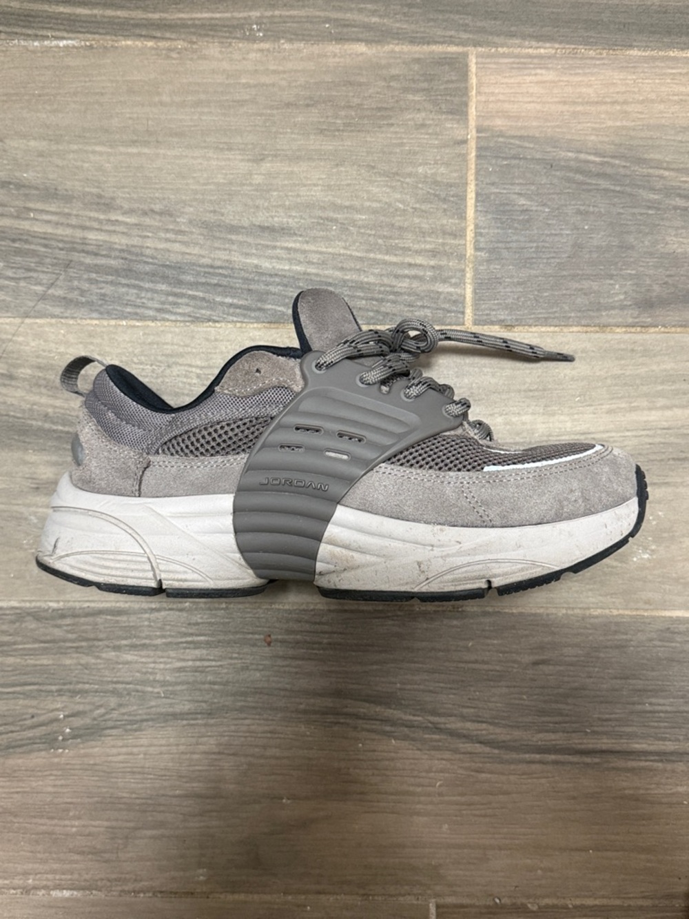 USES Jordan Trunne  size 8.5 in fair condition